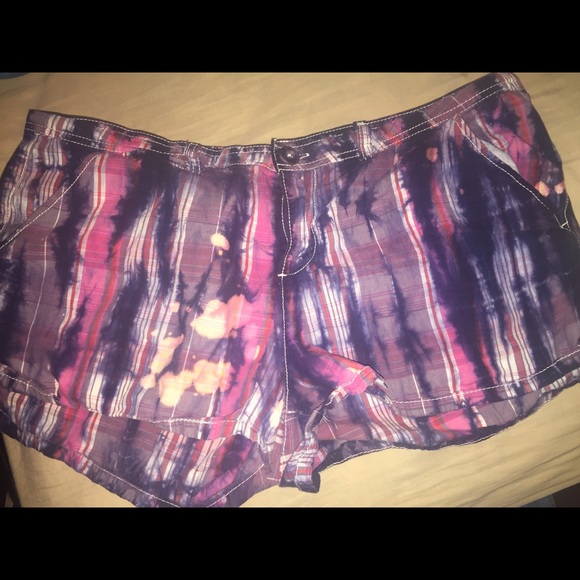 Shorts - Picture 3 of 3